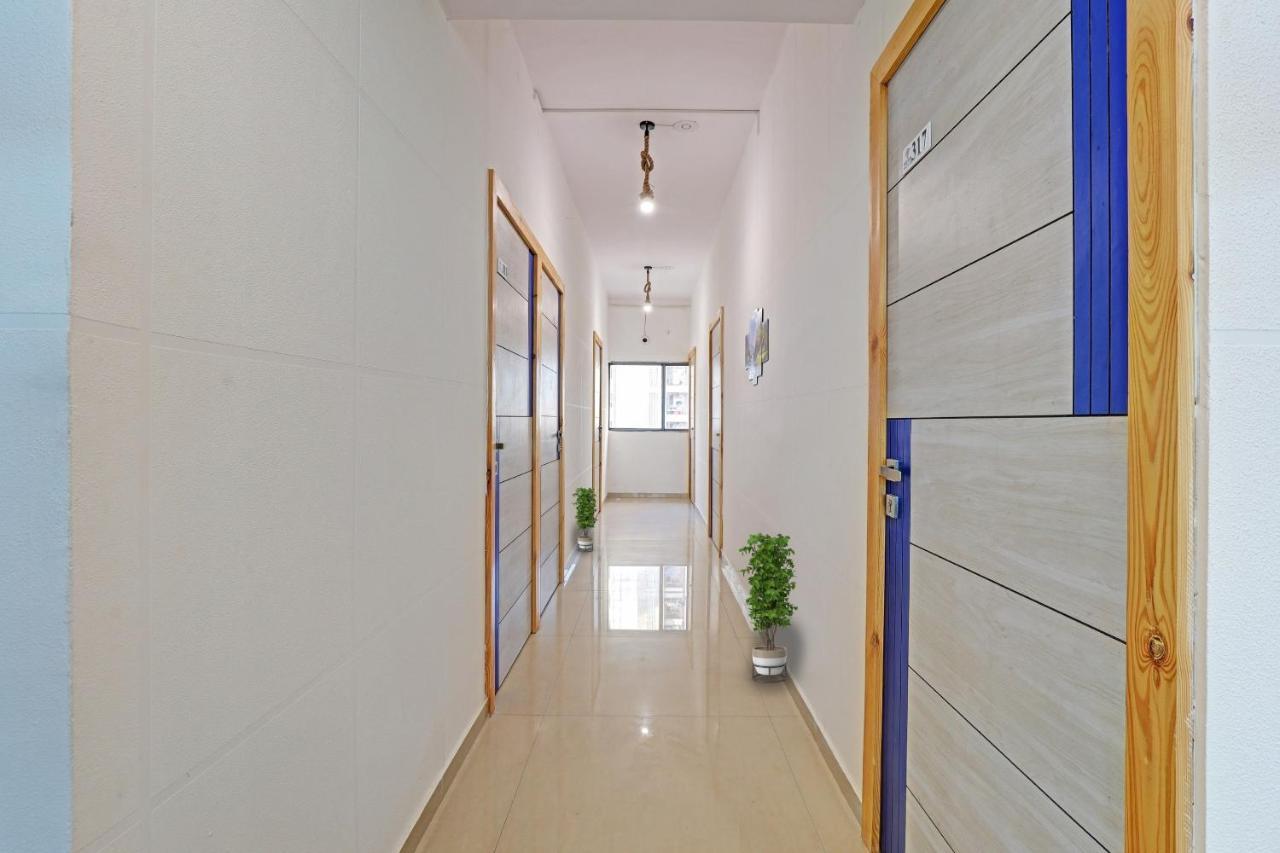 Hotel Solitaire, Best Luxurious Hotel Ac Rooms In Surat Esterno foto