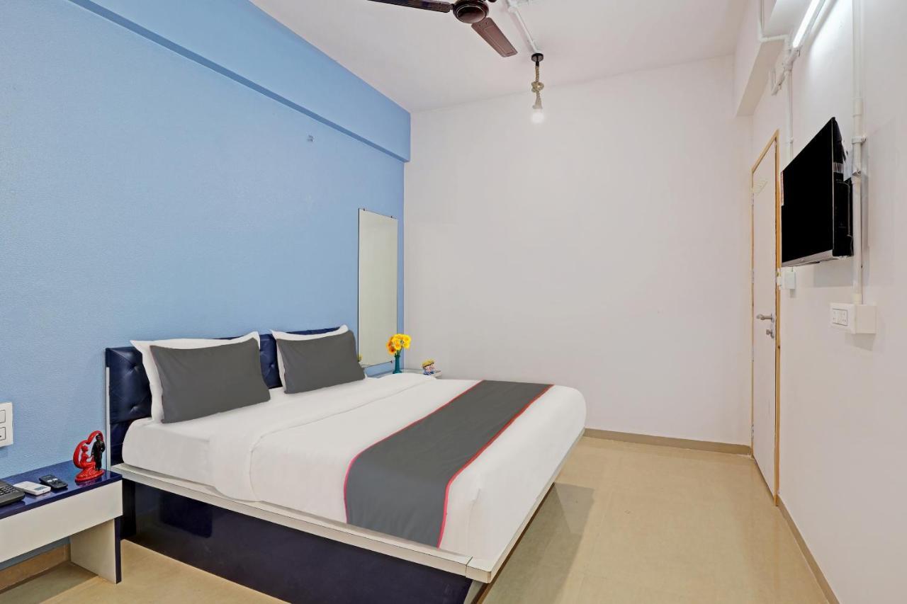 Hotel Solitaire, Best Luxurious Hotel Ac Rooms In Surat Esterno foto